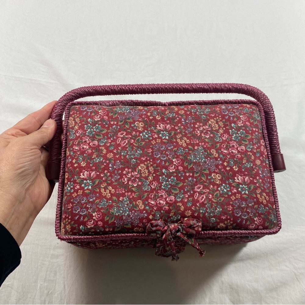 Vintage Sewing Box With Lid Upholstered Padded Floral With Handle Compartments - Picture 4 of 13